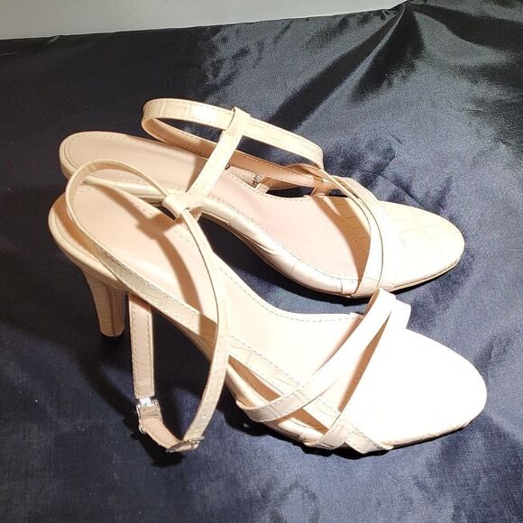 BRAND NEW ANIMAL PRINT  WOMEN"S HEEL SANDAL - Picture 5 of 12